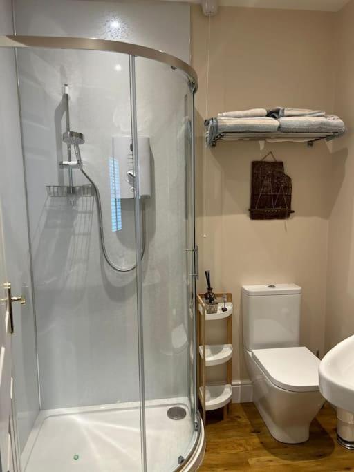 Adorable One Bedroom Apartment With Balcony 뉴타우너즈 외부 사진